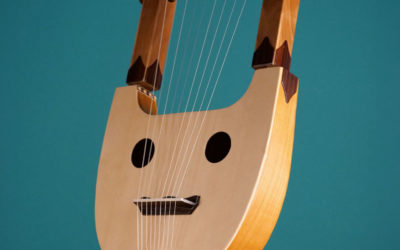 Phorminx (7 or 9 strings) – ancient string instrument with vibrato